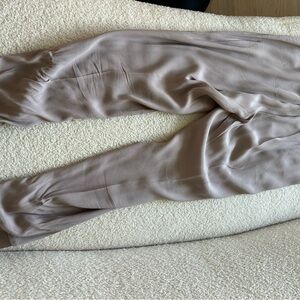 ‘Like New’Gentle Fawn ‘Dressy’ jogger style pant in a drapey fabric. Roomy fit.